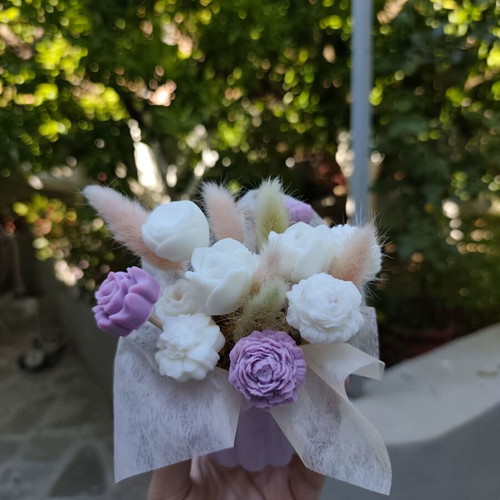Wax Melts bouquet in porcelain jar, new, soy wax with Cashmere Kush scent