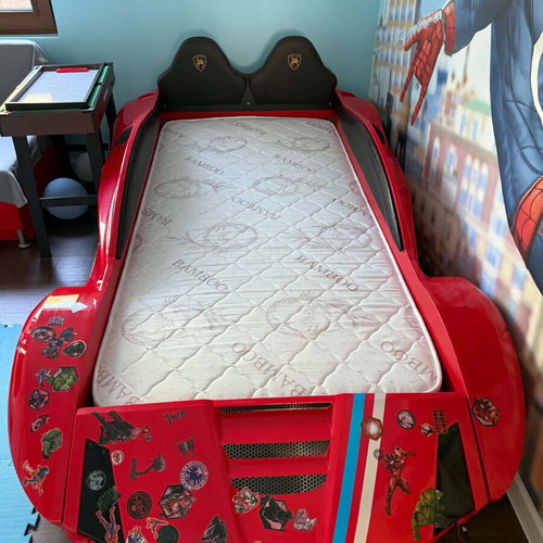 Children's bed car type like new