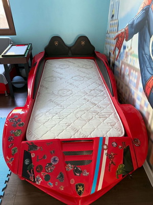 Children's bed car type like new