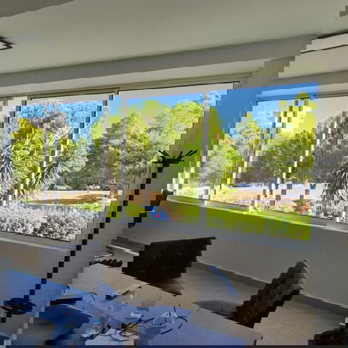 Επαγγελματικός χώρος 160 τ.μ. στη Λυκόβρυση με μεγάλη αυλή