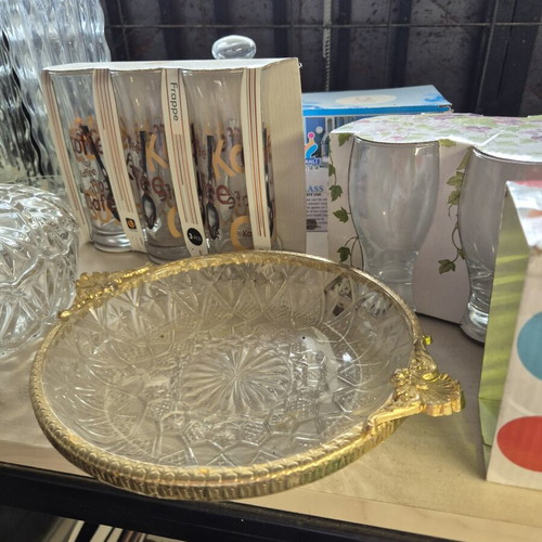 Various crystal and glass items like new, set of 85 pieces