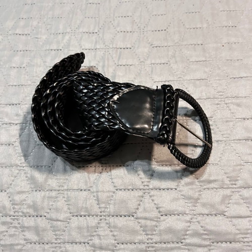 Women's knitted black belt like new, adjustable