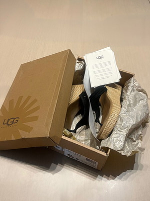 Ugg W Zamora 3093 W Black women's shoes size 40 like new