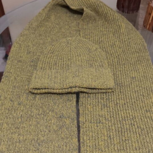 Knitted hat and scarf set new in light olive-yellow color