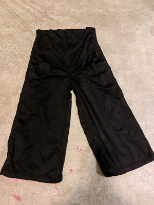 Shein Maternity Capri Pants Size S Black Like New