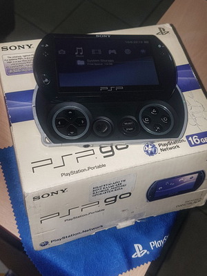 PSP GO 16GB black console with box and charging cable