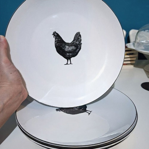 Set of 4 large ceramic plates 27 cm with black chicken design Sinsay