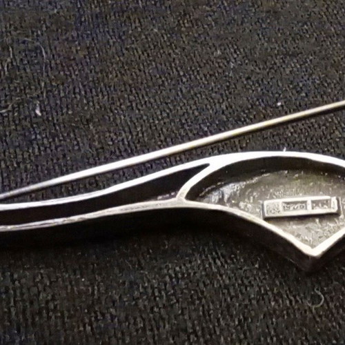 Silver brooch 925 like new, minimal design