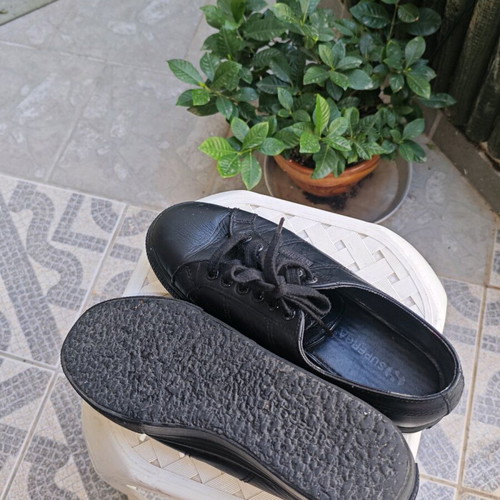 Superga leather flatforms size 39 like new, black