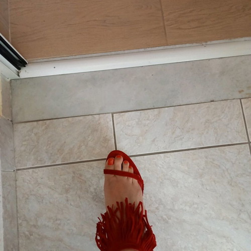 Axel sandals with fringes size 39 like new, red