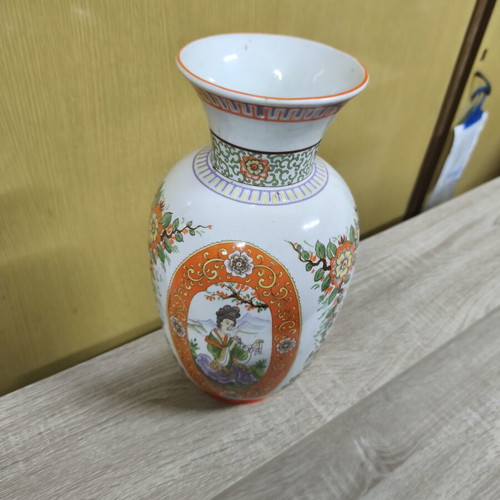 Asian vase with beautiful shades, large size