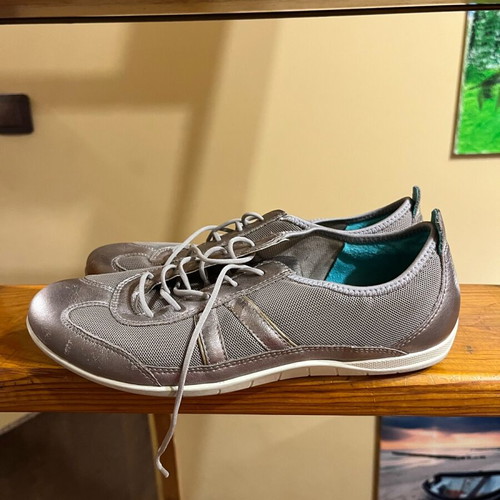 Ecco women's sport shoes like new, genuine leather and fabric