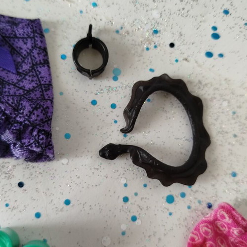 Monster High & Ever After High assorted clothes and accessories lot