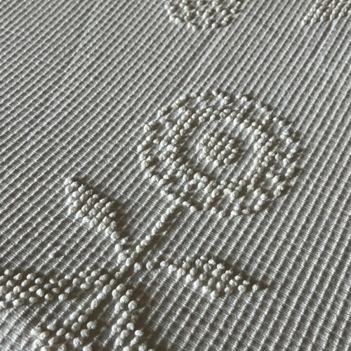 Surety king size cotton embossed bedspread like new, white