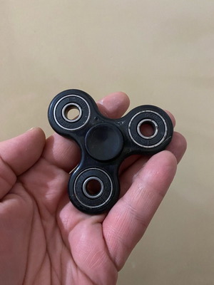 Fidget spinner used, Μπουμ