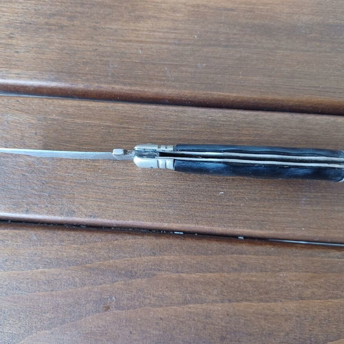 Old folding knife used, blade needs tightening