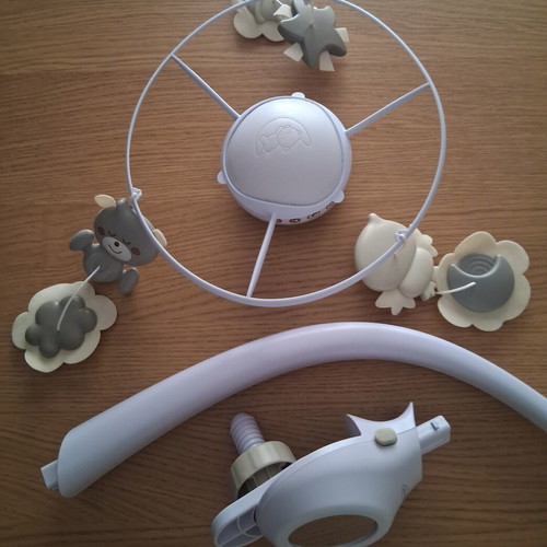Infantino 3-in-1 Musical Mobile and Projector like new