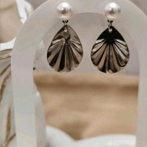 Steel earrings shell with pearl new, silver