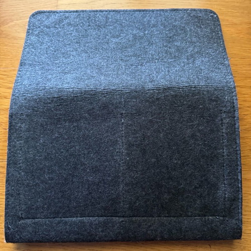 Sofa armrest organizer case like new, dark gray felt