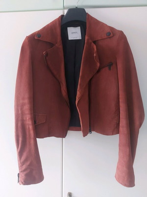 Short leather jacket red Mango like new