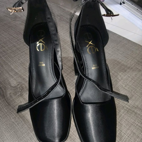 Tsakiris Mallas satin pumps new, size 38, black