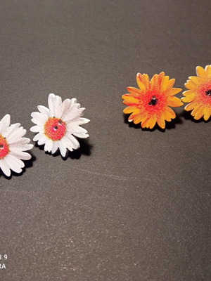 Ξύλινα σκουλαρίκια μαργαρίτες καινούργια, σετ 2 τεμαχίων