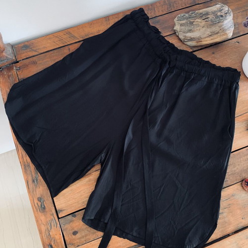 The Line Project black shorts size S 36 8