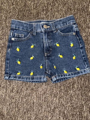 Sinsay denim shorts for girl with lemon design, size 5 (110 cm)