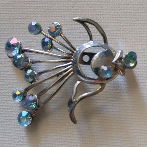 Fish-shaped lapel pin with blue beads new