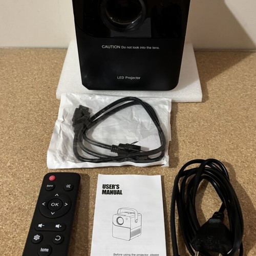 Mini LCD projector 720p LED lamp with built-in speaker