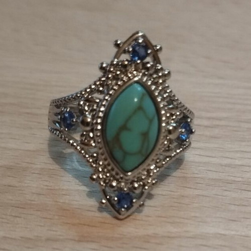 Turquoise ring like new, white gold plated, inner diameter 18 mm