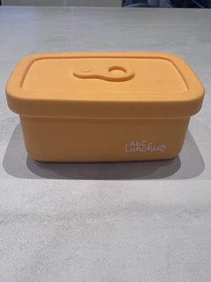 Abc Lunchies Silicone Snackmate Food Container like new, yellow