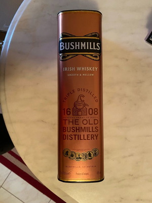 Συλλεκτική θήκη από ουίσκι σαν καινούργιο