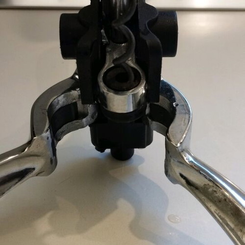 Vacu Vin corkscrew used with lever mechanism