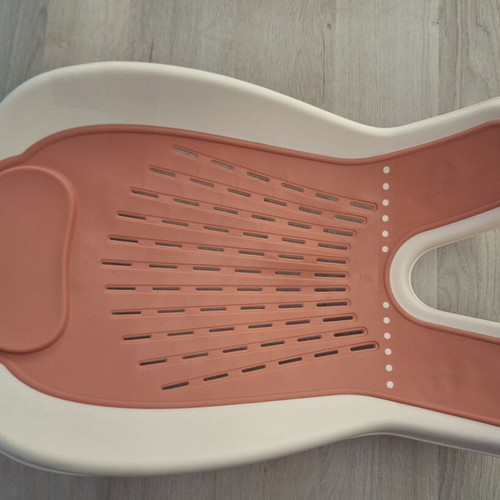 Foldable baby bath with silicone back and non-slip bases