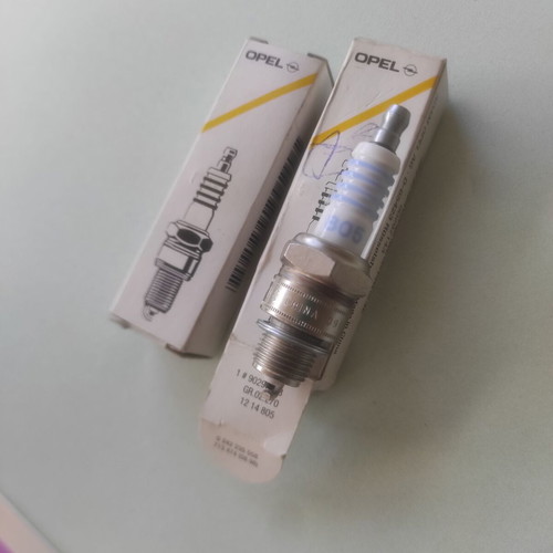 Opel GM 90297143 Bosch WR7BC Spark Plugs like new, set of 2