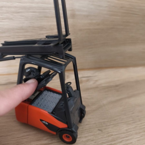 Linde Bruder Pallet Forklift toy like new