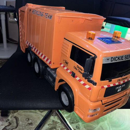 MAN City Cleaner Toy Truck Dickie Toys like new with recycling bin