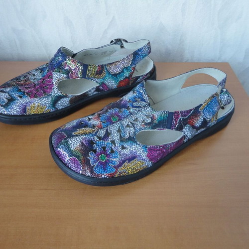Helvesko women's sandals size 39 like new, colorful