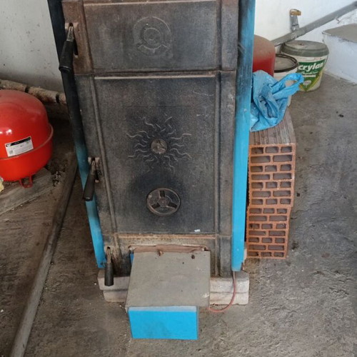 Wood Boiler used, heats 120sqm with water heater, leak