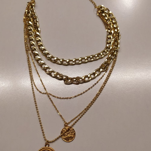 Feaux necklace like new, gold-colored