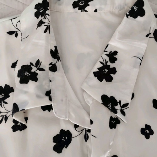 Floral short-sleeve shirt Shein like new, size M, beige with black flowers