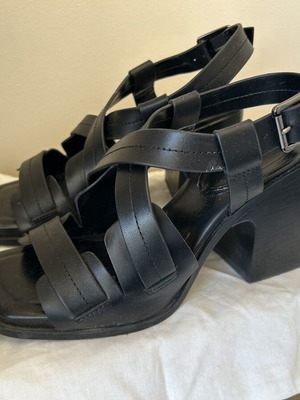 Zara leather women's shoes size 37 like new, black