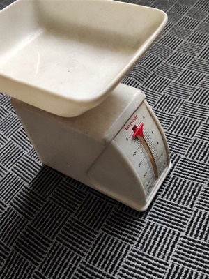Vintage πλαστική ζυγαριά Kwonnie 450gr 80S