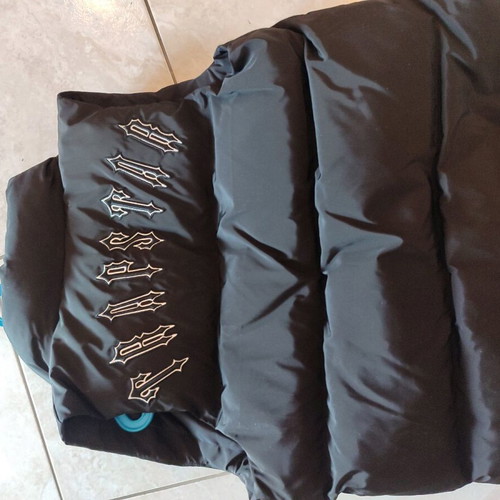 Trapstar sleeveless jacket new, size Small, black padded
