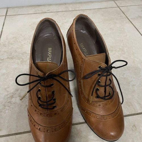 Leather women's shoes brown, like new