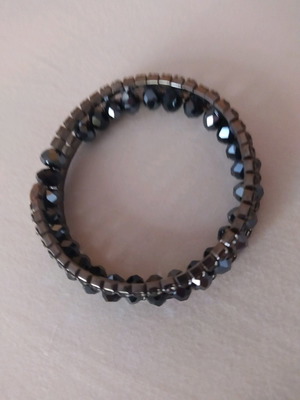 Bracelet with sparkling gray beads used