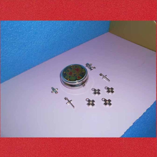 Necklace crosses used, 7 pieces, 1 monogram and metal storage box