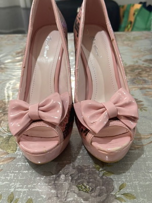 Pumps size 38 new, pink with bow detail