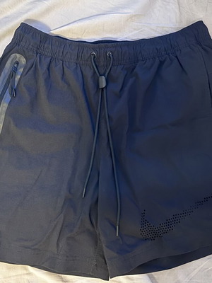 Nike Tech Fleece shorts like new, black, size L